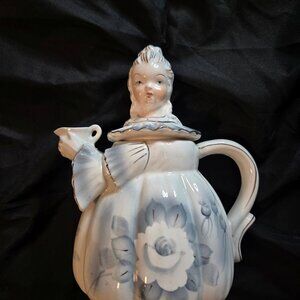 Vintage (1950s) LIPPER & MANN Porcelain Colonial Figural Lady Musical Teapot